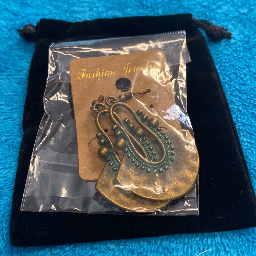 Beautiful turquoise and copper earrings